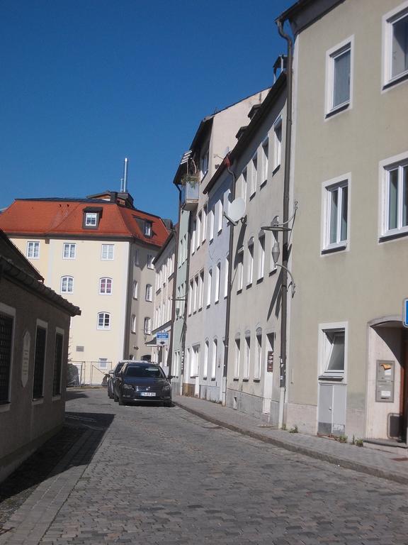 Zimmervermietung Am Stadtplatz / Bhf 8 Min / A8 Traunstein Buitenkant foto